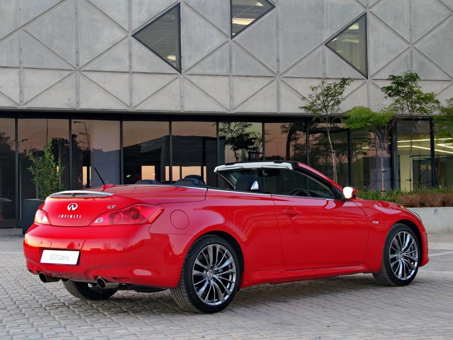  Infiniti G37 Convertible 2012 года  (ZA) (фото 3 из 8)